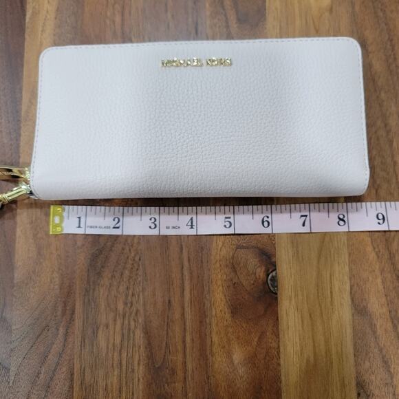 Michael Kors Jet Set Continental Wristlet in Pebbled Leather - Picture 8 of 12